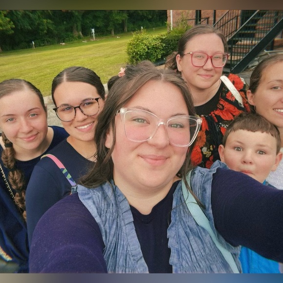 Meet your Posher, Natalie - Picture 4 of 7